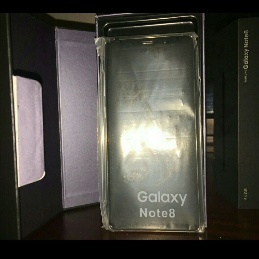 Samsung Note 8 - Picture 2 of 3